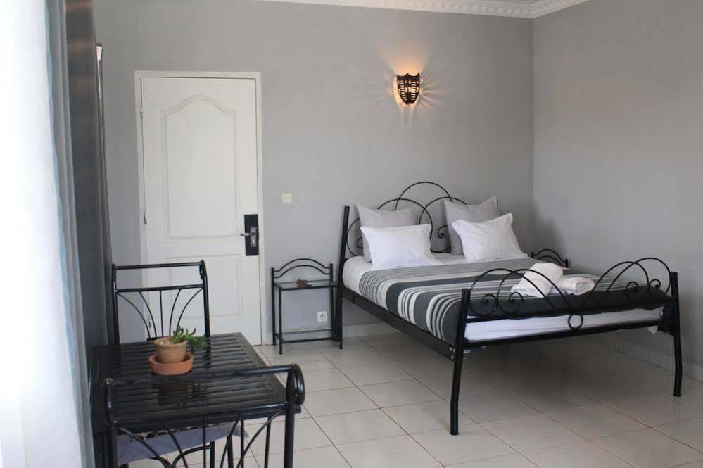 K.méléon-Hôtel Antananarivo Kültér fotó